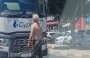 Gazimağusa'da sokak ortasında kendini bıçakladı, çevreye rahatsızlık verdi: Tutuklandı
