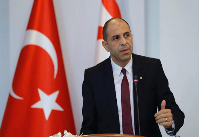 Özersay: “BM ve diplomatik misyonların kuzeye geçişleri 1 haftalığına durduruldu”