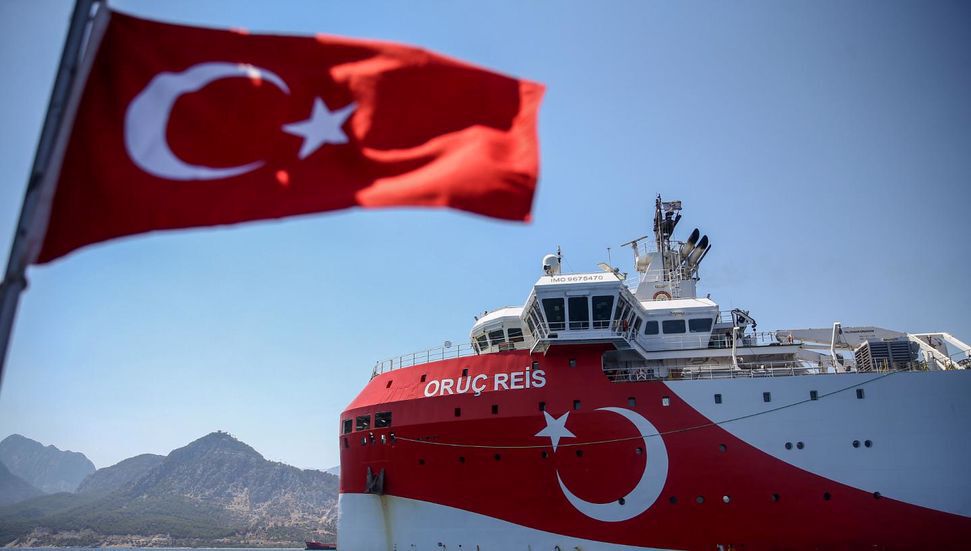 Το πλοίο Oruç Reis, το οποίο συνεχίζει τη σεισμική του έρευνα,