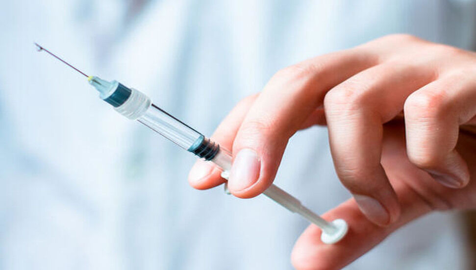 Η Pfizer και η BioNTech θα μειώσουν προσωρινά την παροχή εμβολίων στην Ευρώπη