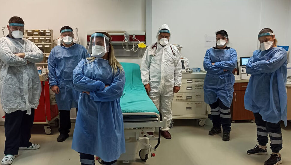 Μία από τις νοσοκόμες του Νοσοκομείου Akçiçek με θετικά περιστατικά