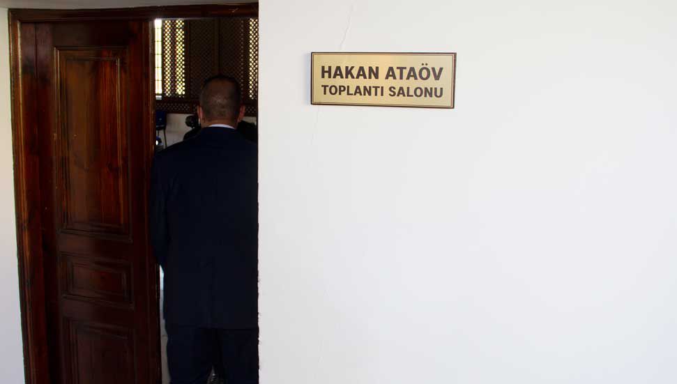 Το όνομα του Hakan Ataöv δόθηκε στην αίθουσα συνεδριάσεων του Υπουργείου Τουρισμού