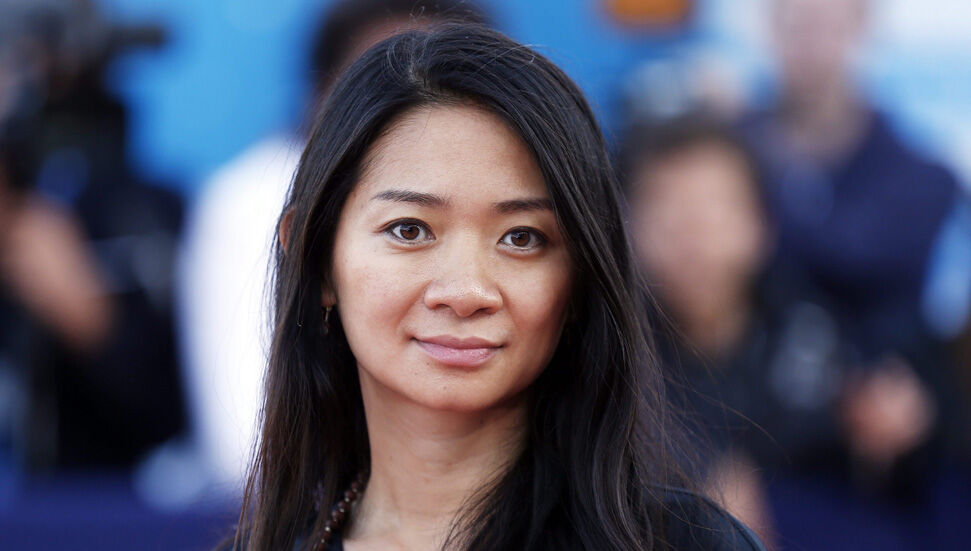Ο σκηνοθέτης Chloé Zhao γίνεται η πρώτη γυναίκα ασιατικής καταγωγής που κέρδισε μια Χρυσή Σφαίρα