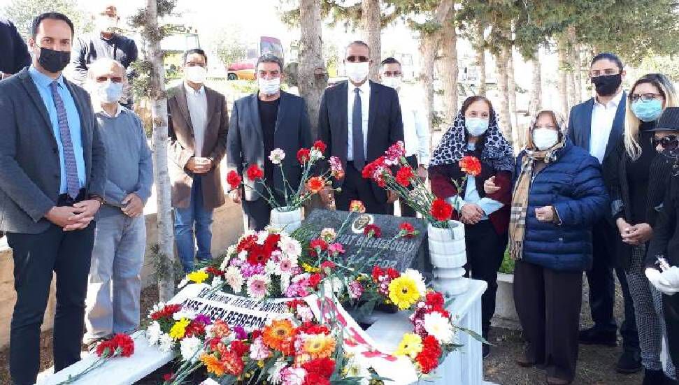Ο Ahmet Mithat Berberoğlu τιμήθηκε για τον 19ο επέτειο του θανάτου του στον τάφο του.