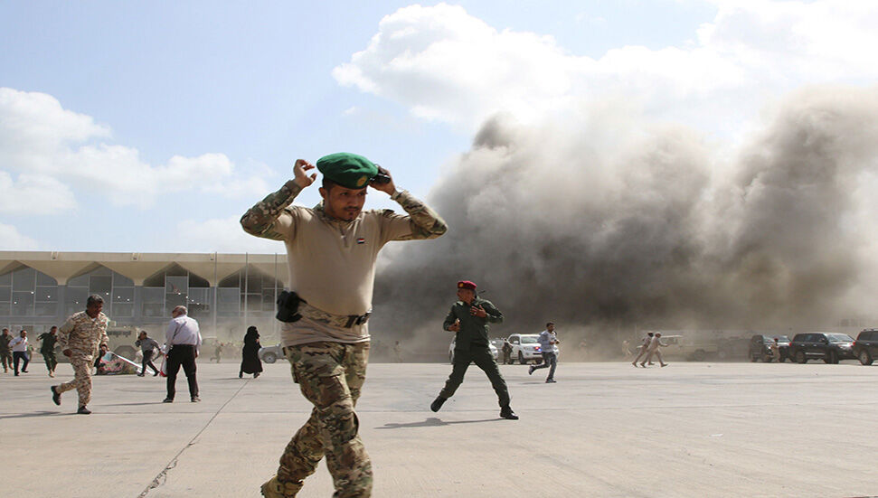 Η έκρηξη στο αεροδρόμιο Aden … Ο αριθμός των νεκρών αυξήθηκε σε 25