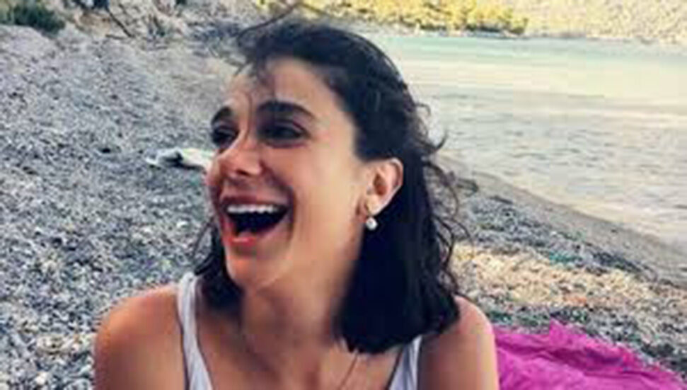 Η δικαστική αίθουσα μπερδεύτηκε στην ακρόαση δολοφονίας του Pınar Gültekin