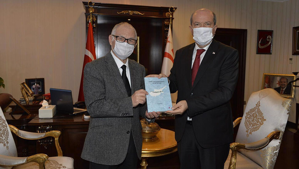 Ο Ergün Olgun παρουσίασε το βιβλίο του στον Πρόεδρο Ersin Tatar
