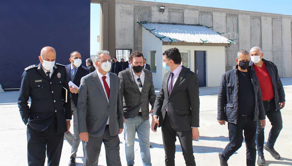 Ο υπουργός Εσωτερικών Kutlu Evren έκανε εξετάσεις στη νέα φυλακή