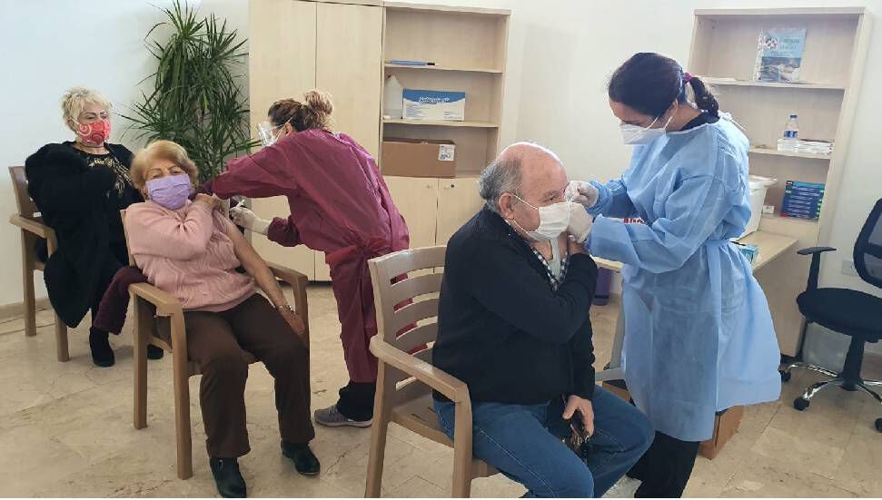 Διαδικασίες εμβολιασμού δεύτερης δόσης στο Κέντρο Κοινωνικής Ζωής του Δήμου Girne