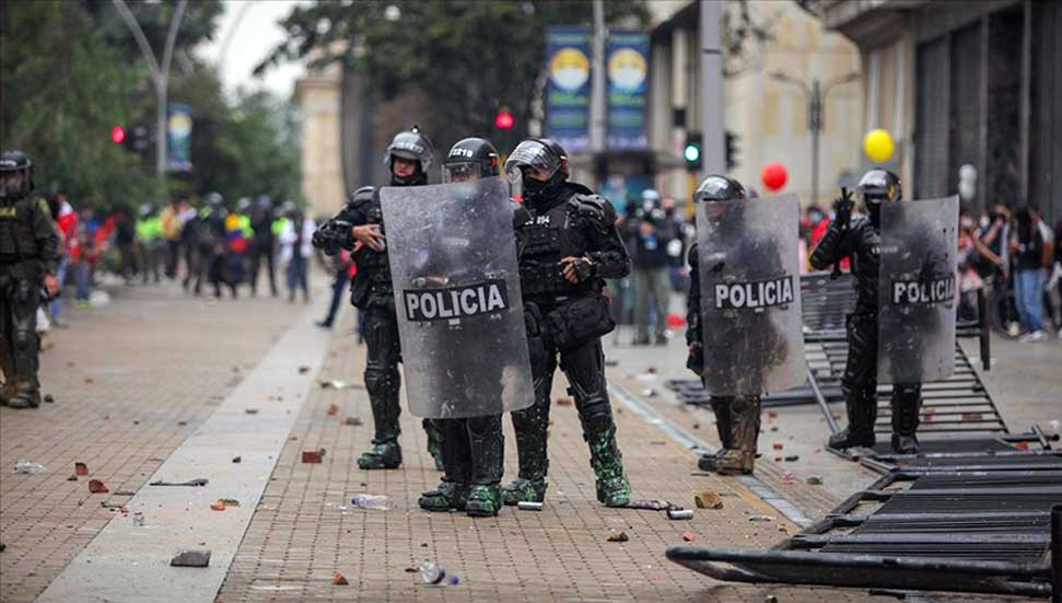 Kolombiya'da 1 ayını dolduran hükümet karşıtı protestolarda olaylar ç - Vimarsana News