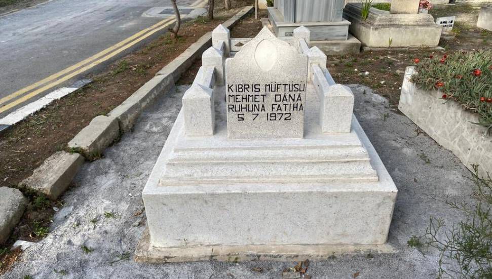 Επισκευάστηκε ο τάφος του αείμνηστου Μεχμέτ Ντάνα, του πρώτου Μουφτή της Κύπρου