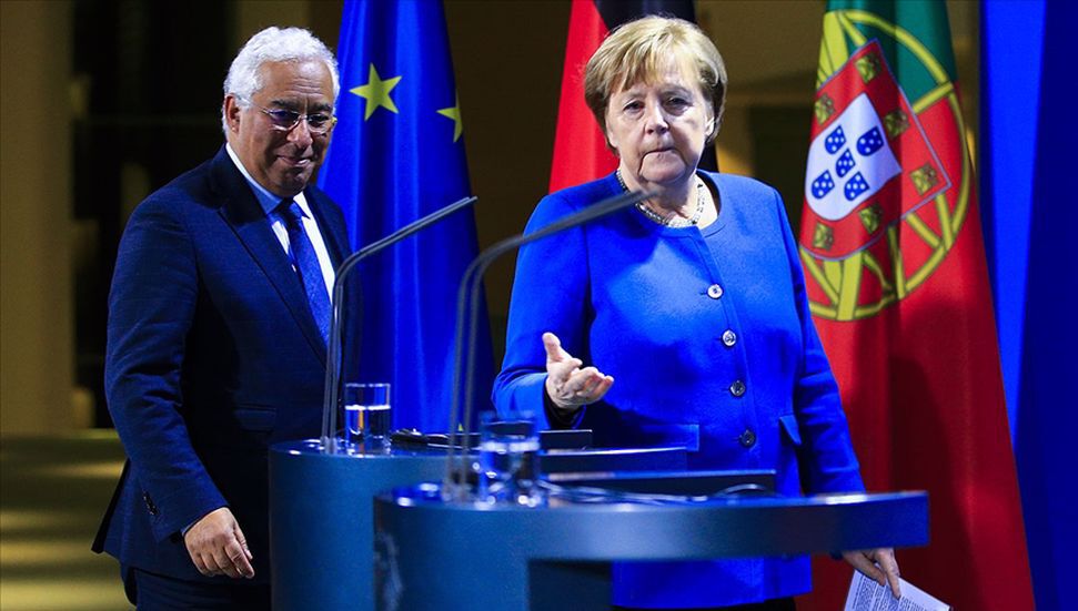 Η Μέρκελ παραδίδει την προεδρία της ΕΕ στον πρωθυπουργό της Πορτογαλίας Αντόνιο Κόστα