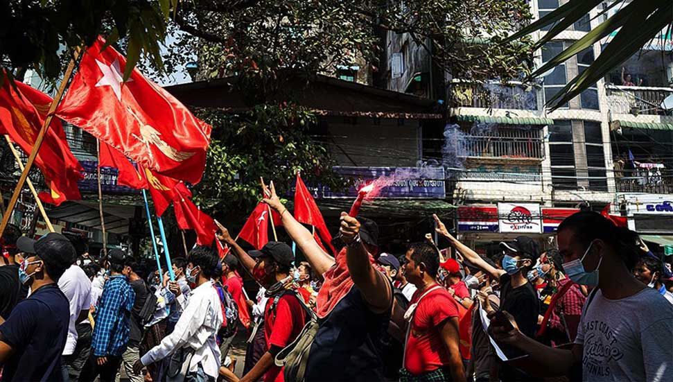 Οι διαμαρτυρίες κατά του πραξικοπήματος συνεχίζονται την τρίτη ημέρα τους στη Μιανμάρ