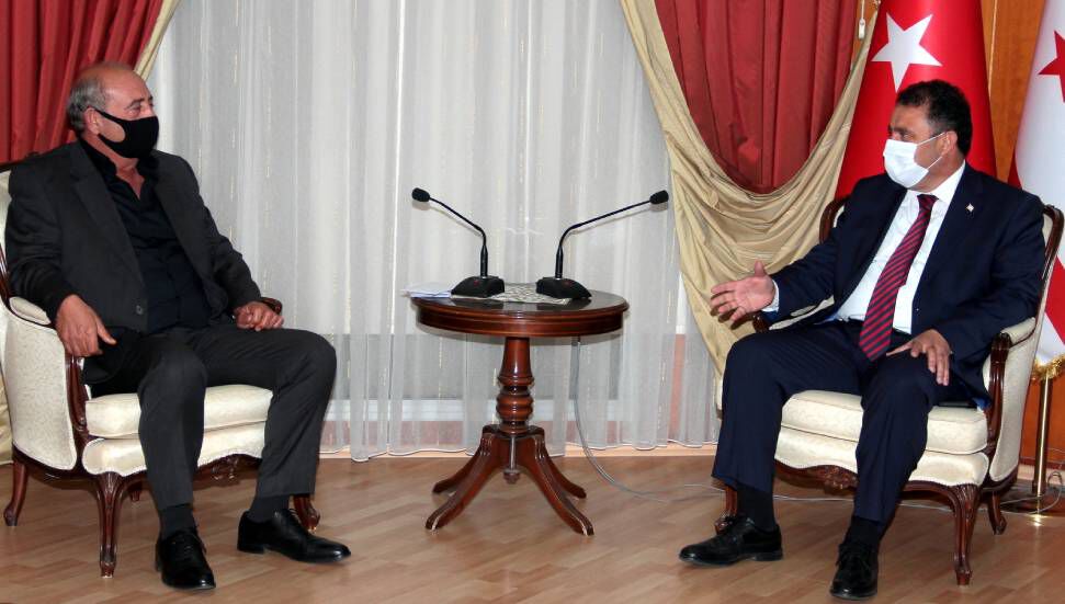 Ο Πρωθυπουργός Ersan Saner, ο Πρόεδρος KAR-F Fuat Topaloğlu και το διοικητικό συμβούλιο