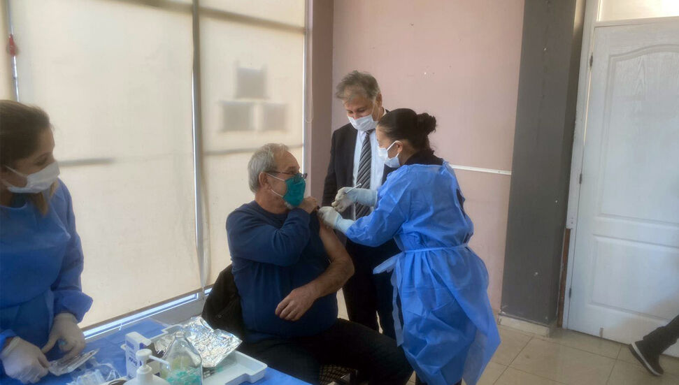Ο υπουργός Υγείας Ali Pilli εξέτασε πρακτικές εμβολιασμού επί τόπου