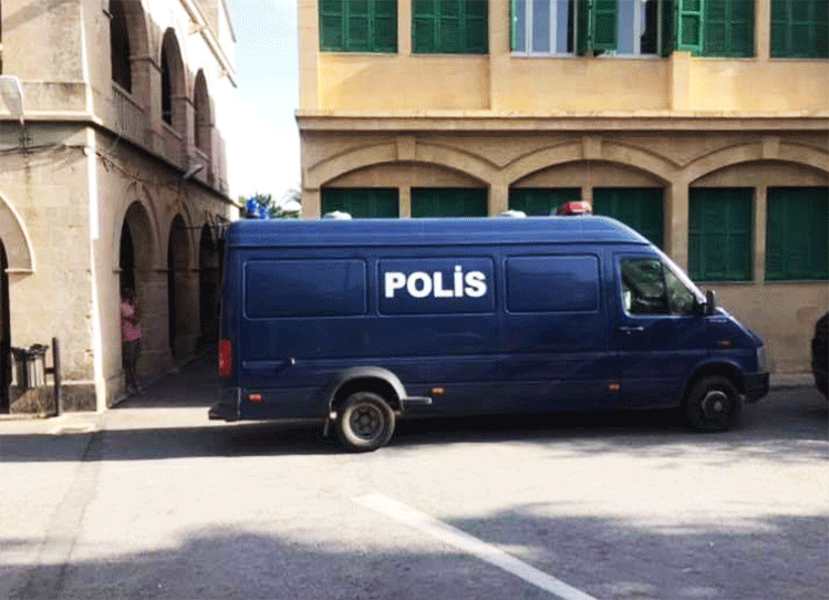 Ο επαγγελματίας Mehmet Eminoğlu καταδικάστηκε σε 10 χρόνια και ο Serdar Özbekoğlu σε 5 χρόνια.