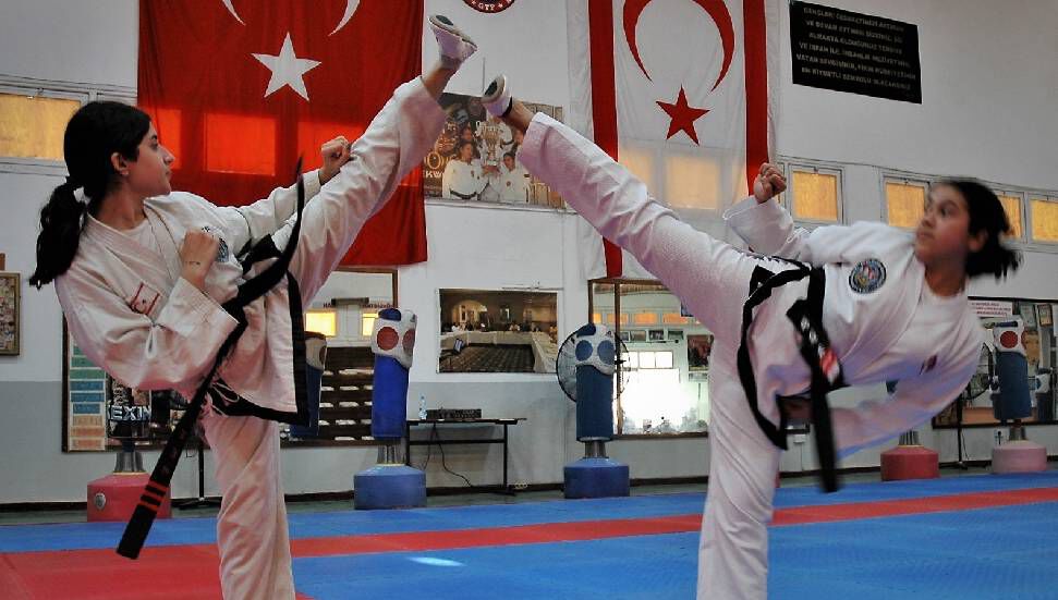 Οι παίκτες Taekwondo συνεχίζουν τις προετοιμασίες τους