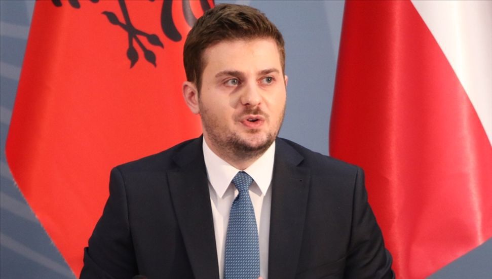 Ο υφυπουργός Ευρώπης και Εξωτερικών Υποθέσεων της Αλβανίας Cakaj παραιτείται από τη θέση του