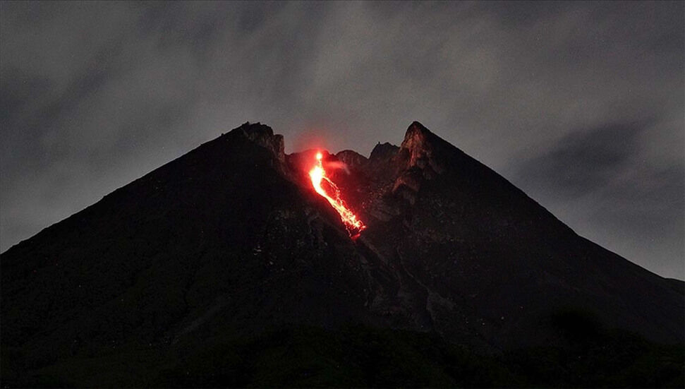 Το ηφαίστειο Merapi στην Ινδονησία ξέσπασε 36 φορές τις τελευταίες 6 ώρες