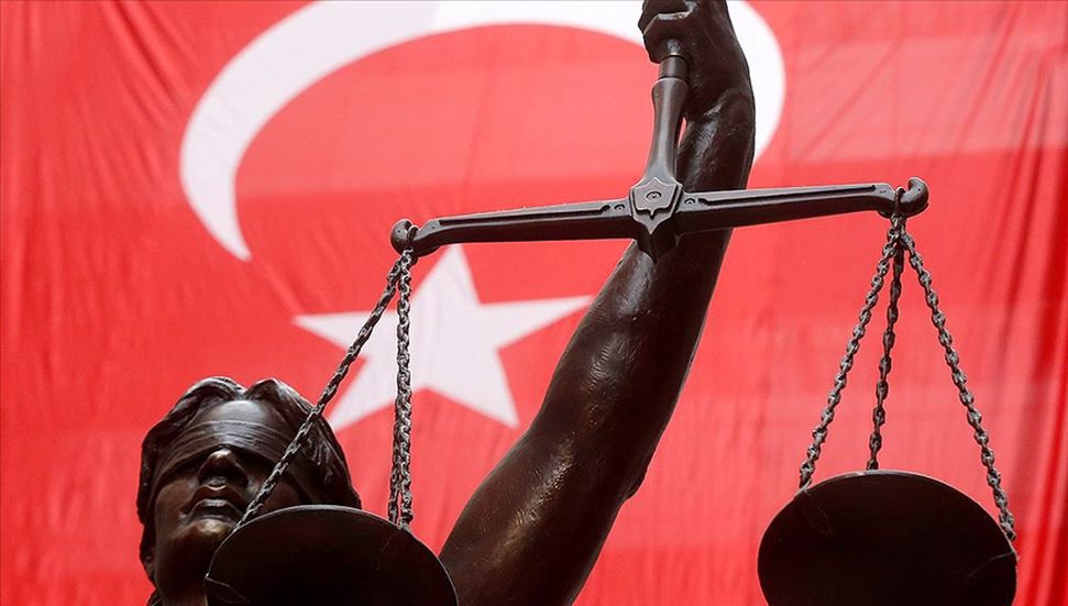 έγκλημα σε 81 επαρχίες στην Τουρκία σχετικά με την περιγραφή ορισμένων συνταξιούχων θαυμαστών δ