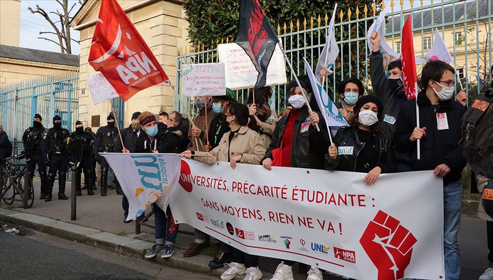 Αντικυβερνητική διαδήλωση φοιτητών πανεπιστημίου στη Γαλλία