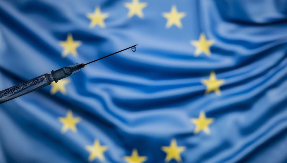Η ΕΕ θα διατηρήσει περιορισμούς, θα προσπαθήσει να επιταχύνει την παροχή εμβολίων