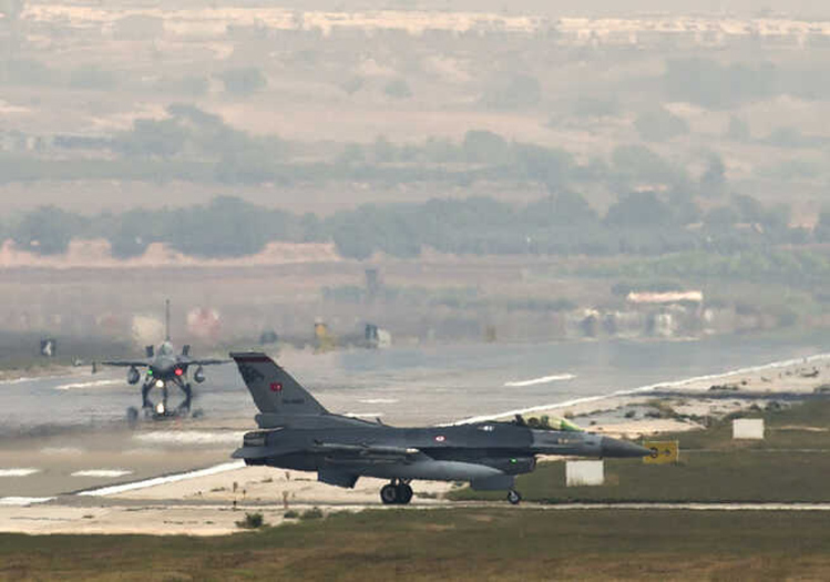 Η Τουρκία ενισχύει το F-16