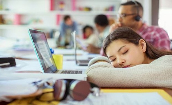 Προειδοποίηση «τακτικού ύπνου» στους μαθητές πριν από την προσωπική εκπαίδευση