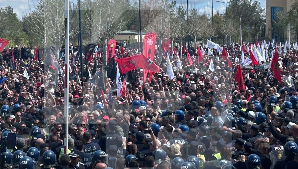 CANLI- Sendikalar açıkladı: Yarın genel grev devam edecek!