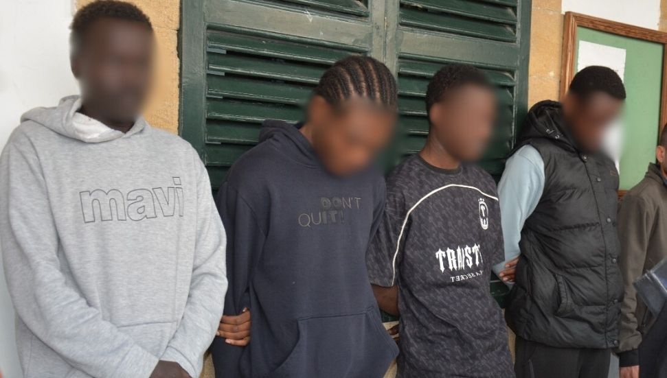 Ülkede izinsiz ikamet etmekle itham edilen 4 zanlı, 3 gün tutuklu kalacak