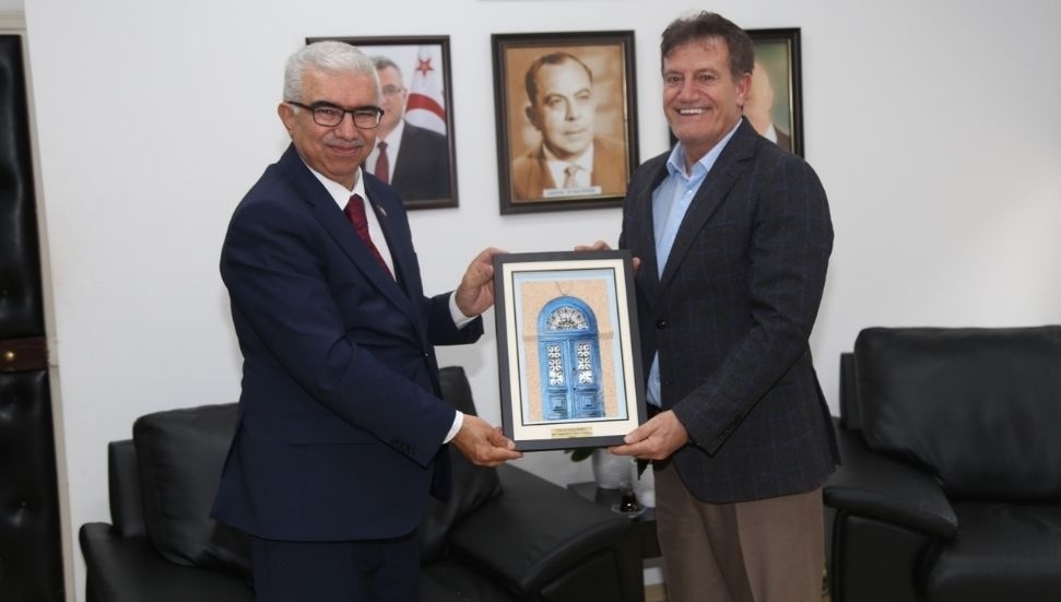 Erhan Arıklı, Türk Kızılay heyetini kabul etti: Kuzey Kıbrıs Kızılay'a katkılarından dolayı teşekkür etti