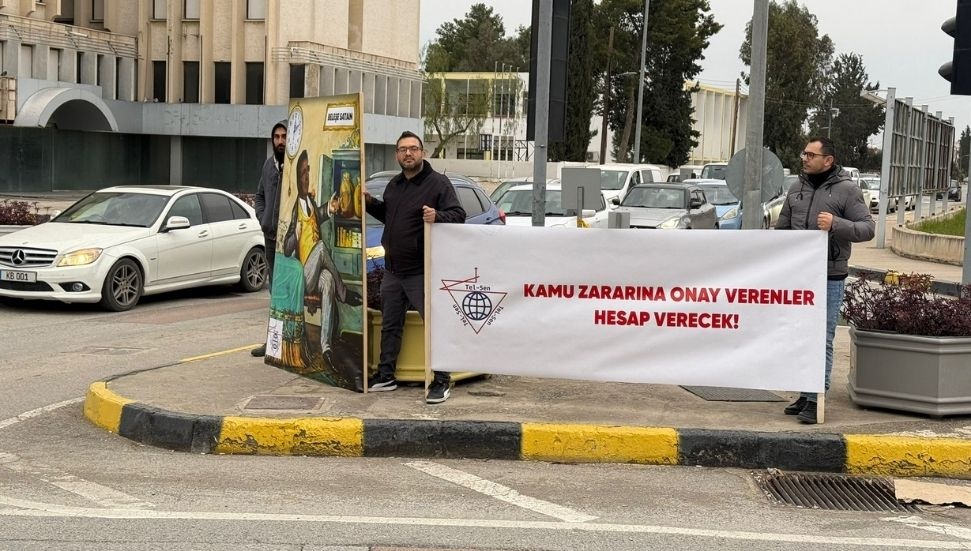 Tel-Sen'den pankartlı eylem: Grev ve Meclis önünde eylem duyurusu