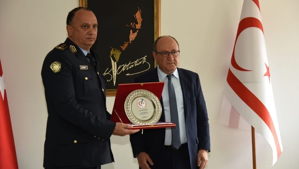 Gazeteciler Cemiyeti’nden Ali Adalıer’e başarı plaketi: Genel suçlarda yüzde 30 azalma