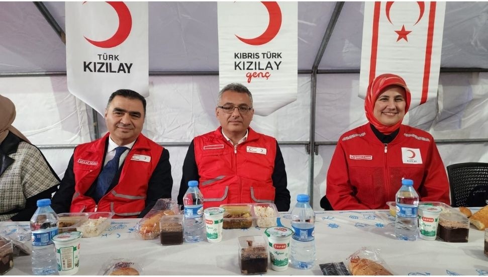 Cumhurbaşkanı Tufan Erhürman Kızılay İftar Sofrası’nda vatandaşlarla buluştu