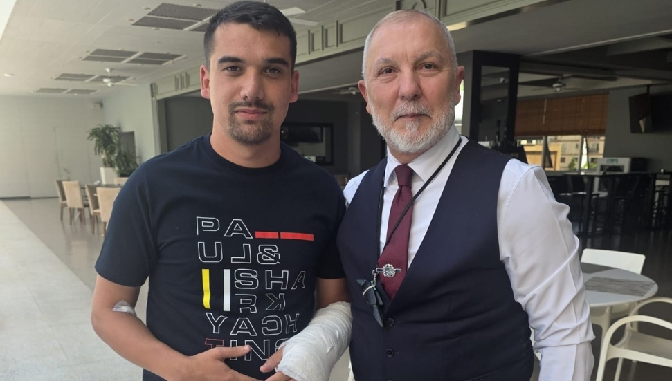 Serhat Akpınar’dan gemi kazasından kurtulan Alper Akkaya’ya ziyaret