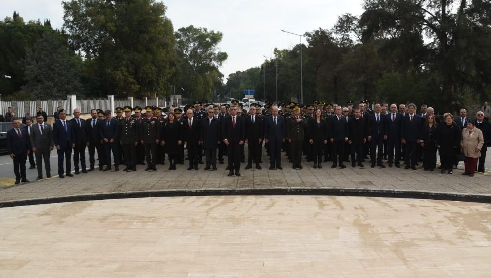 21-25 Aralık Milli Mücadele ve Şehitler Haftası dolayısıyla Şehitler Anıtı önünde tören düzenlendi