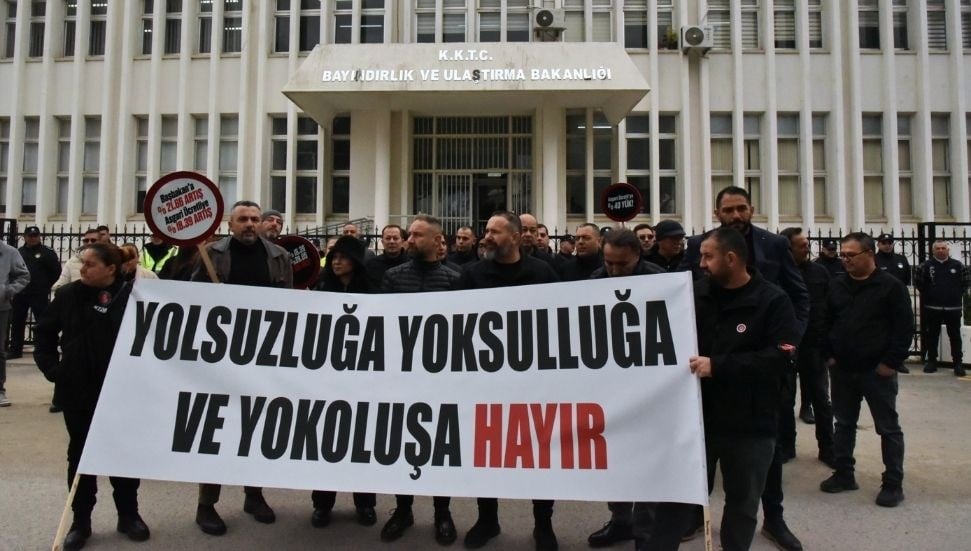 Kamuda yetkili beş sendikadan Bayındırlık ve Ulaştırma Bakanlığı önünde eylem: Yok oluşa hayır!