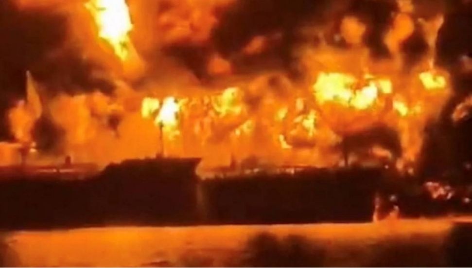 Dünyanın konuştuğu görüntü: İran Basra Körfezi'nde Yunan gemisini vurdu