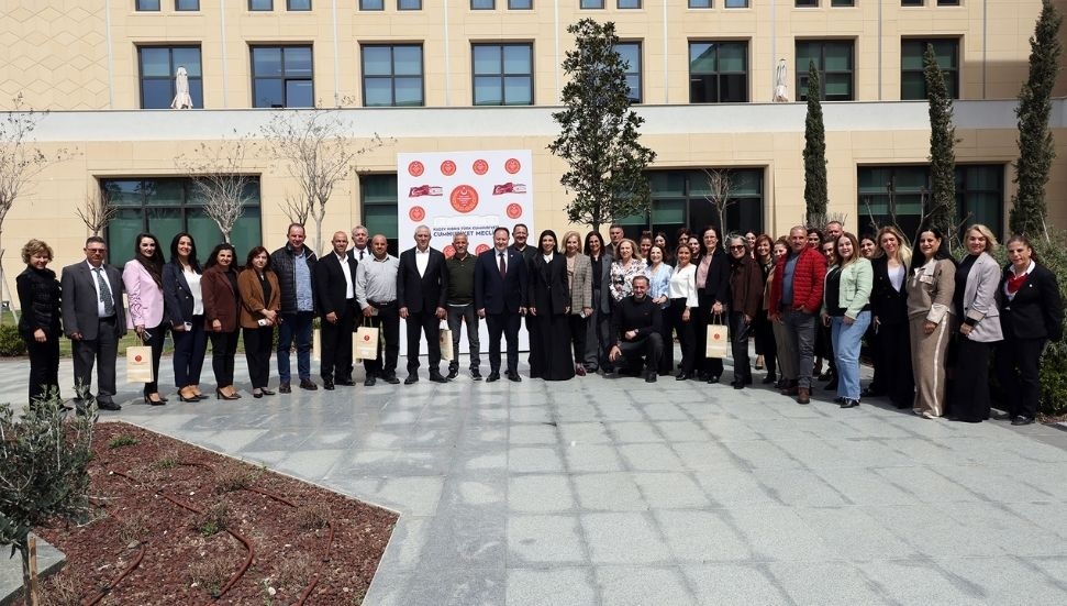 Cumhuriyet Meclisi’nde emekliye ayrılan personele hizmet plaketi verildi