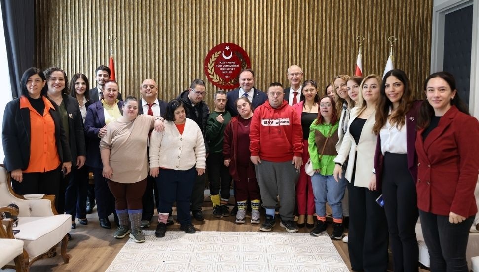 Meclis Başkanı Öztürkler, Down sendromlu gençleri kabul etti: Çocuklarımız toplumun zenginliğidir