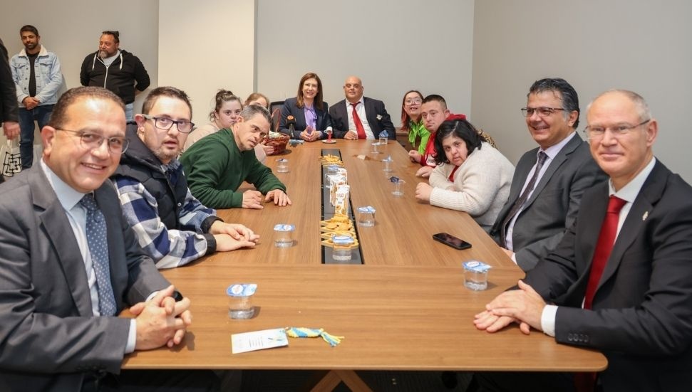 CTP Meclis'te Down sendromlu gençlerle bir araya geldi: Tekeş çoraplarımızı giydik
