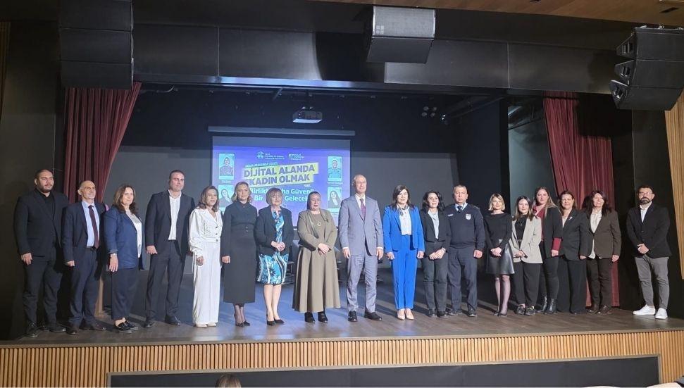 Çalışma ve Sosyal Güvenlik Bakanlığı etkinliğinde “dijital alanda kadın olmak” konuşuldu
