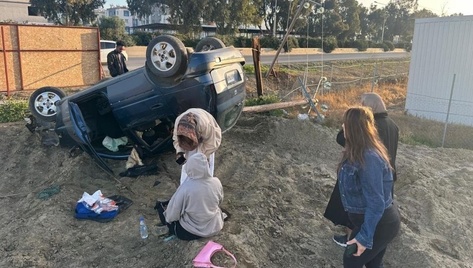 Minareliköy’de araç takla attı