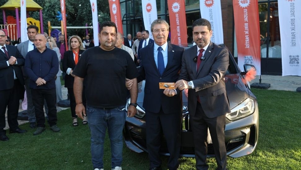 UBP piyangosunda kazanılan BMW talihlisine teslim edildi
