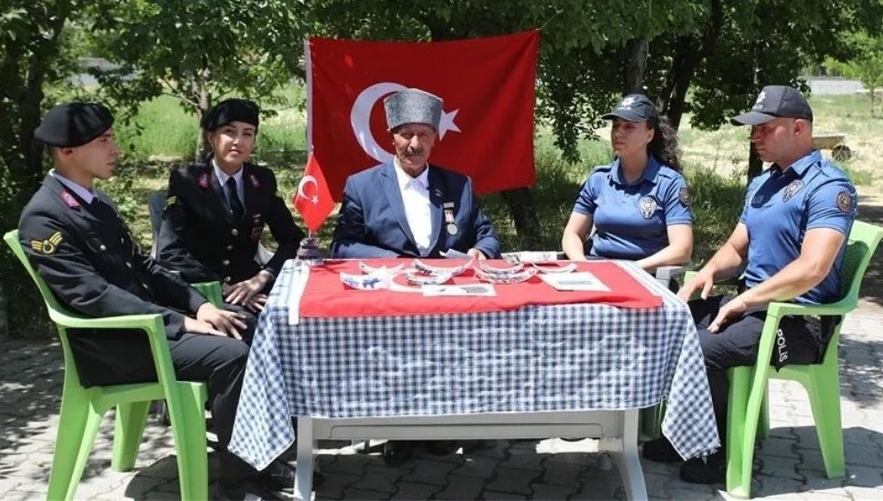 Beşparmak Dağları'nda efsaneleşen tankın şoförü Abdulkadir Kurt 52 yıl sonra o günü anlattı