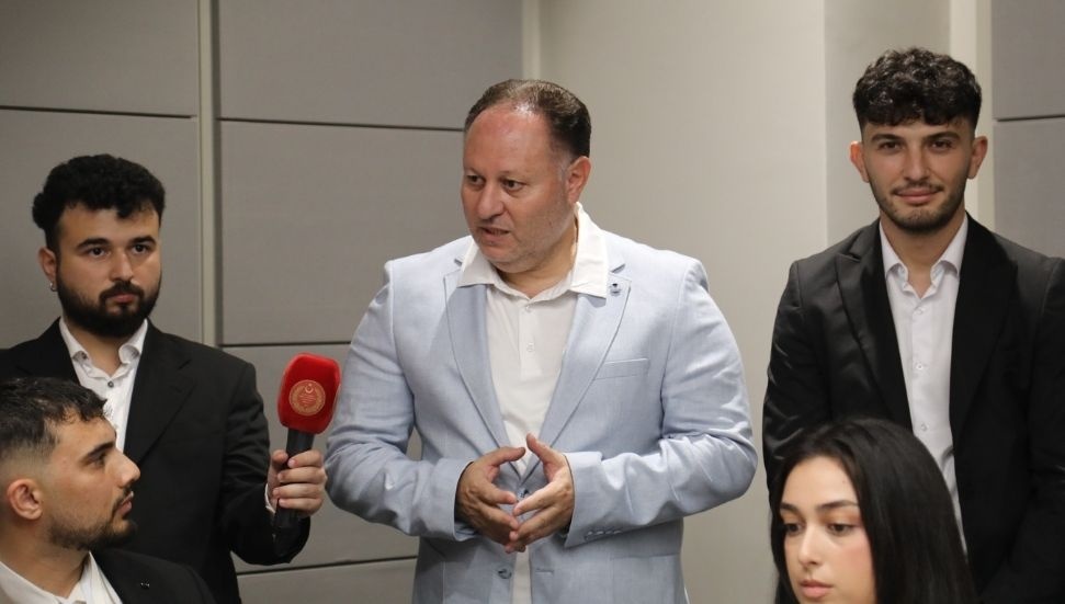 Öztürkler, Üniversite Öğrencileri Kongresi'ni ziyaret etti: Otaya koyulan çalışmalar sonuçsuz kalmamalı