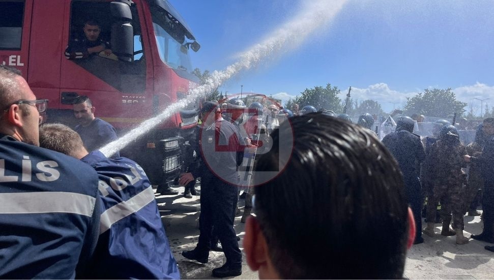 Biber gazlı, tazyikli sulu ve coplu eylem sürüyor: UBP grup toplantısı sona erdi