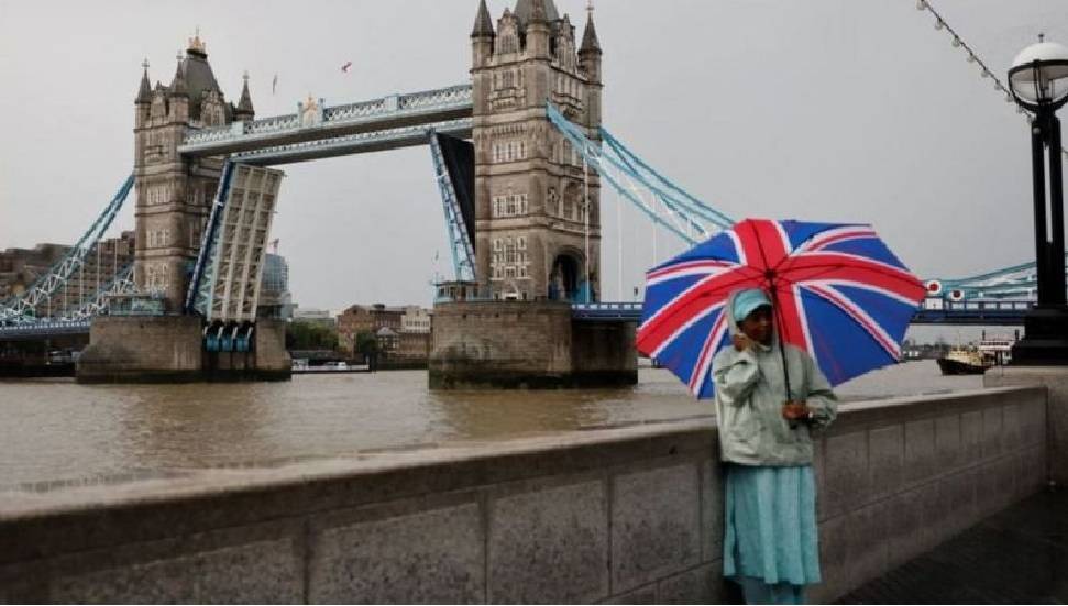 Havada asılı kalan Londra'daki Tower Bridge Köprüsü 12 saat sonra yen - Vimarsana News