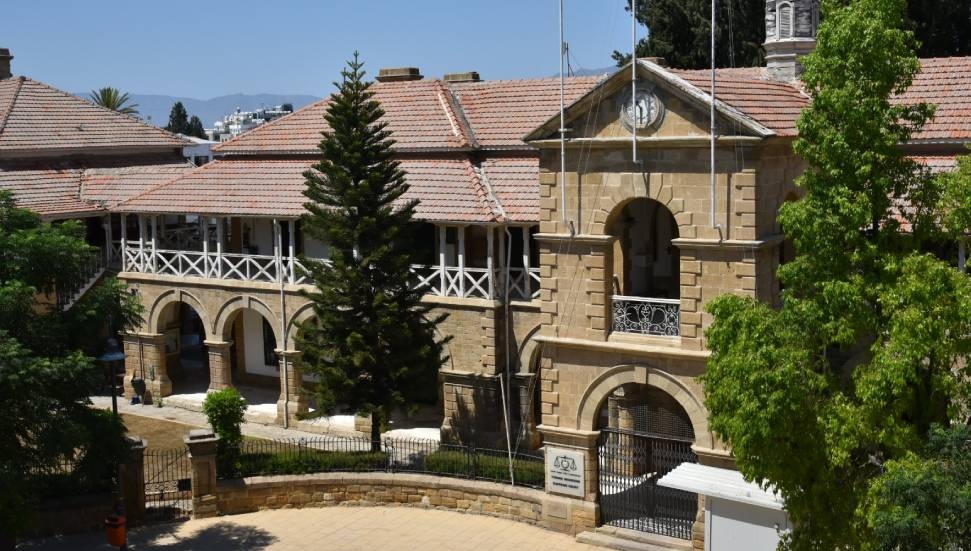 Yüksek Mahkeme: Siyasi kişiler, mahkemelere telkinde veya talepte bulunamaz, yetki veremez