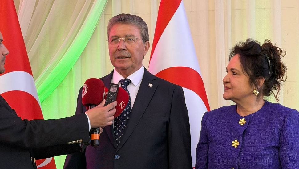 Ünal Üstel, bayram tebriği kabul etti: Bir millet, üç devletin evlatlarıyız